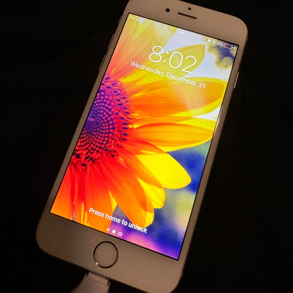 iPhone 6 16 GB Used but Good Condition No Sim Card No Cracks